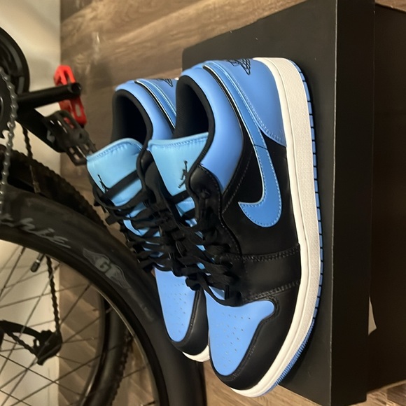 jordan 1 yniversity blue low - Picture 2 of 7